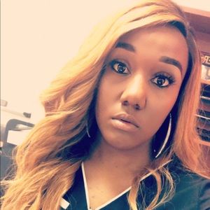 Meet your Posher, Tenesha